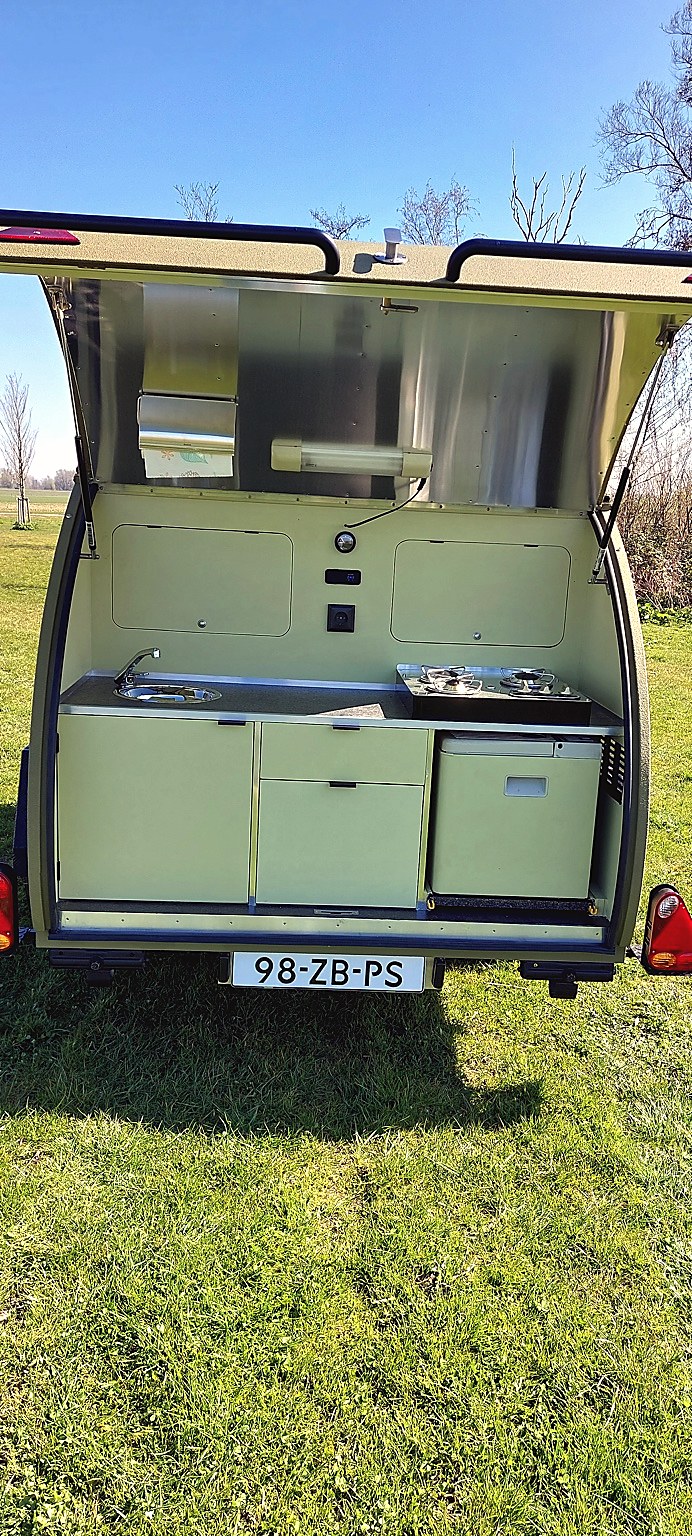 Teardrop caravan op locatie